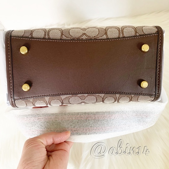 NWT Coach Field Tote 22 in Signature Jacquard - Picture 3 of 5